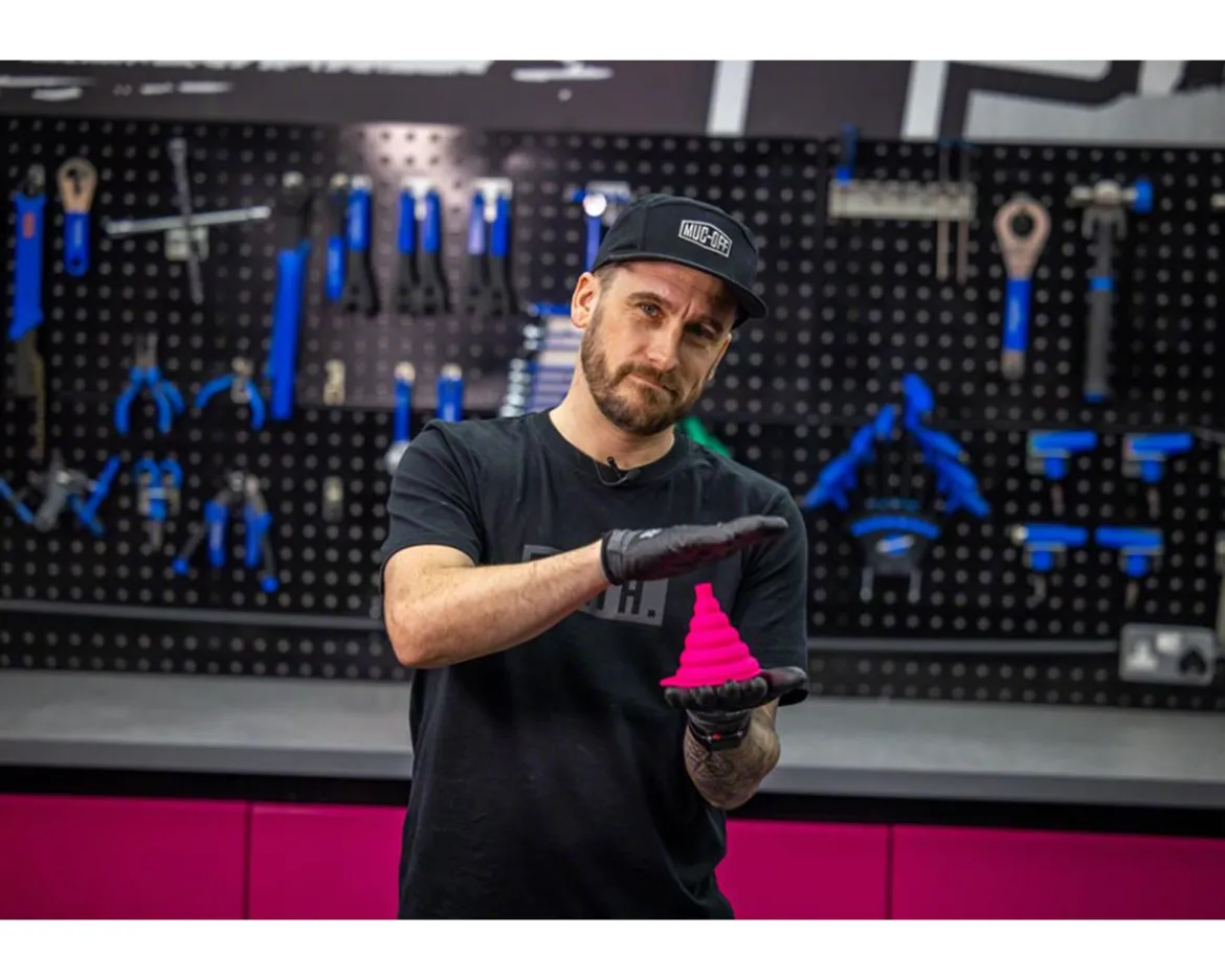 Muc-Off , Collapsible Silicone Funnel